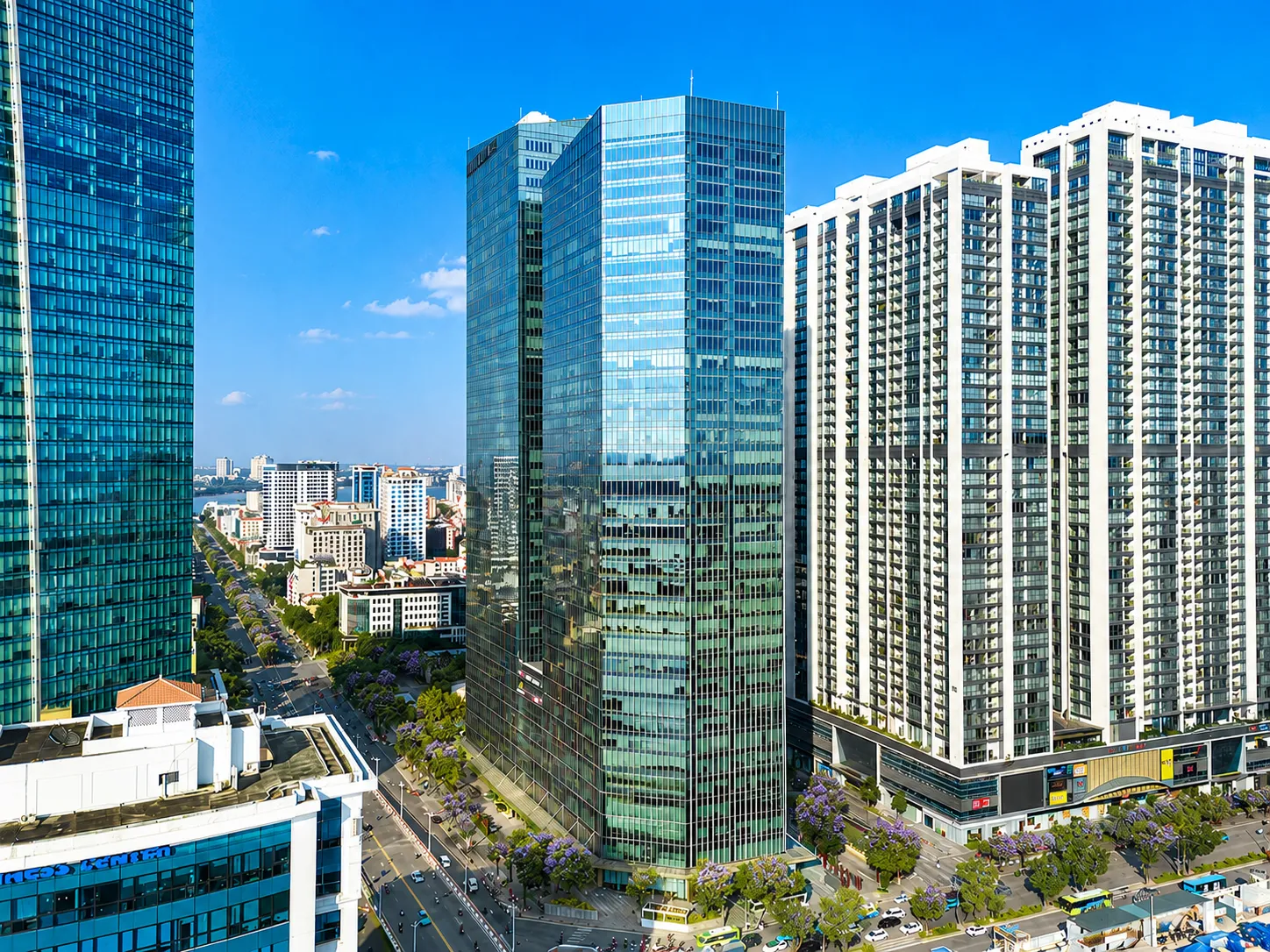 Capital Place 29 Liễu Giai có văn phòng view hồ Tây và công viên