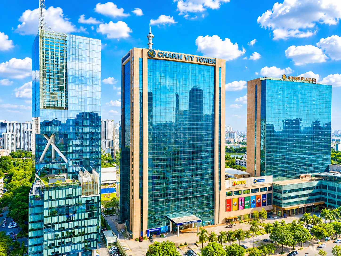 Charmvit Tower 117 Trần Duy Hưng có view Trung tâm Hội nghị Quốc gia